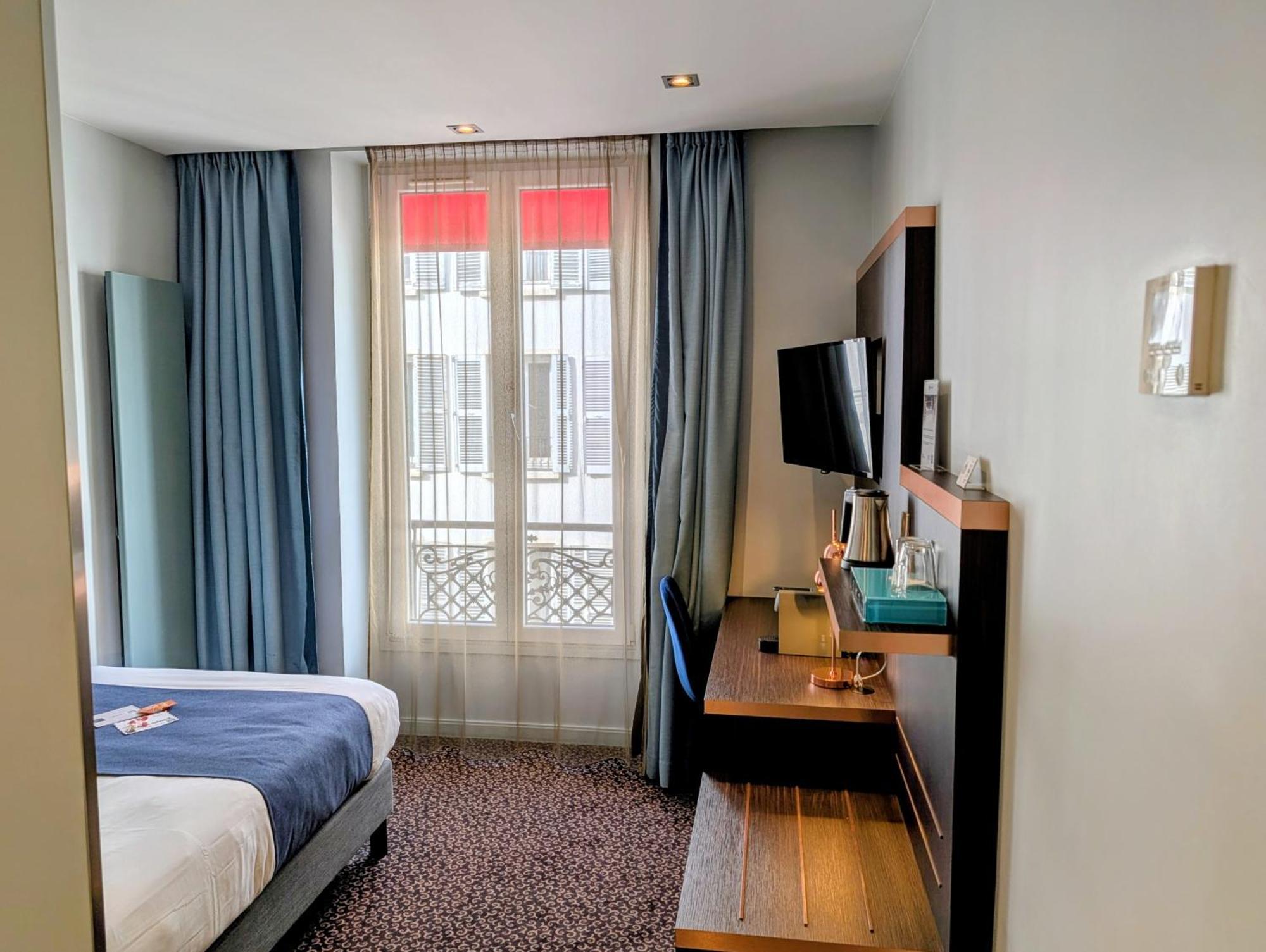 Western Empire Elysees Paris