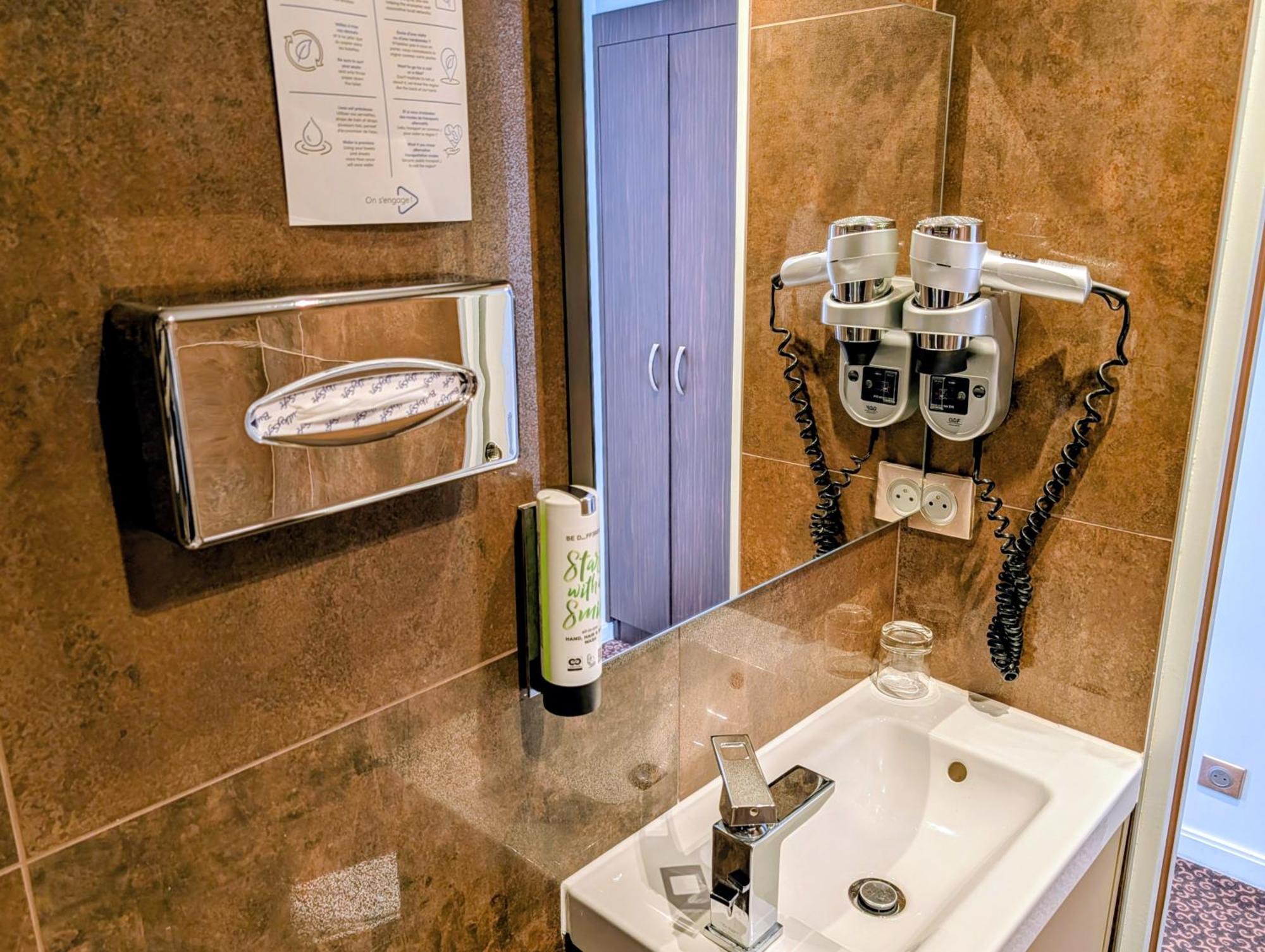 Western Empire Elysees Hotel 3*