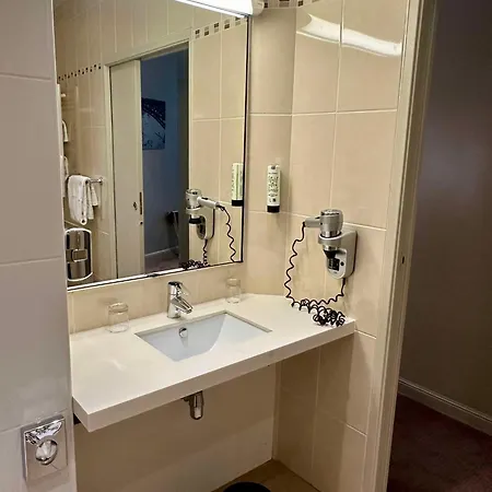 Western Empire Elysees Hotel