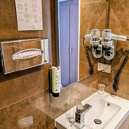 Western Empire Elysees Hotel 3*
